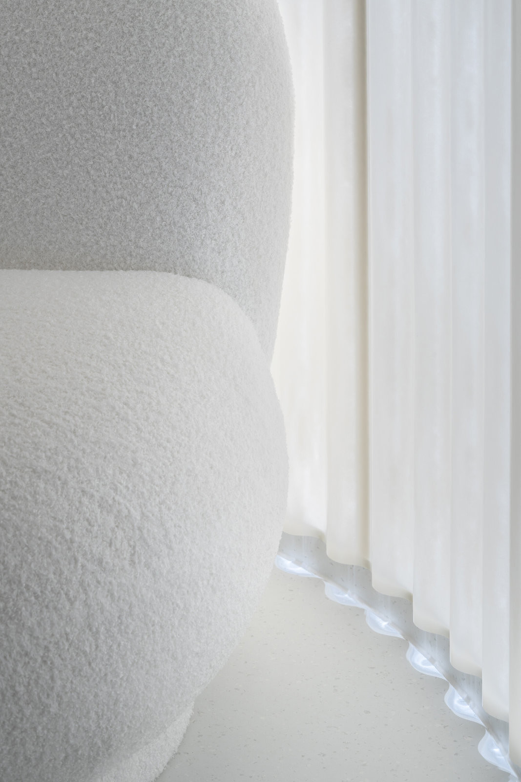 Detail  (Nehtové studio NailSpot; Studio Plyš)