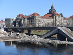 Zhroucený most v Drážďanech