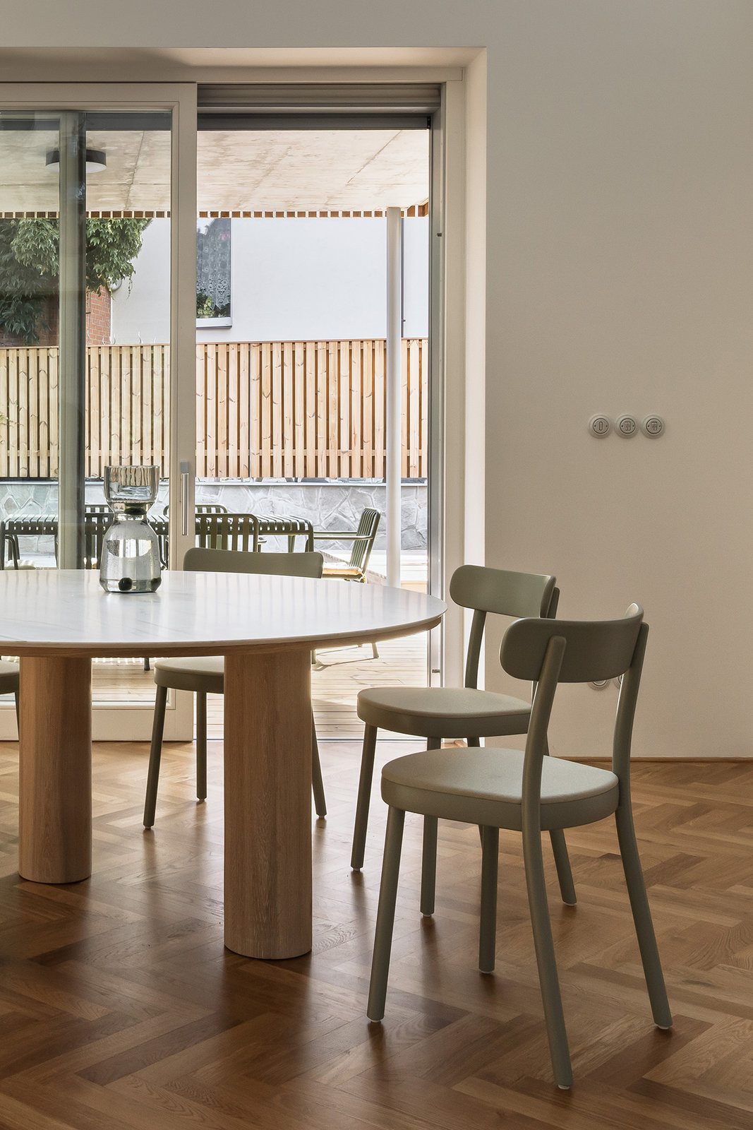 Do brněnské vily se povedlo vnést moderní interiér, aniž by utrpěla historická hodnota. (Rekonstrukce prvorepublikové vily v Brně, Atel!er )