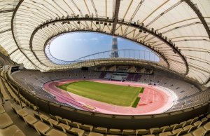 Signifikantním prvkem nové podoby stavby jsou dva majestátní oblouky pro zastřešení tribun. Plášť stadionu je řešen tak, aby umožňoval světelné animace. Stavba se nachází ve sportovním areálu nedaleko centra Dauhá.