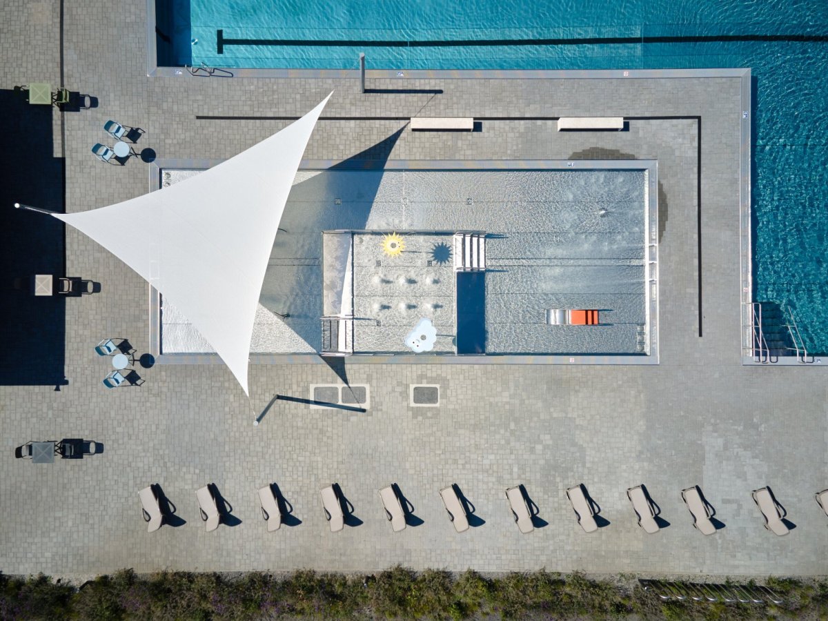 Aquavparku v Kyjově, SENAA architekti: Prošlo kompletní revitalizací, jeho původní uspořádání zůstalo, bazény ale nově mají nerezové vany.