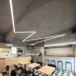 Bistro a rotisserie Kro Kitchen, NEUHÄUSL HUNAL