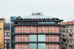 La Rinascente se nachází v centru Říma v sousedství historizujících domů. (Rekonstrukce obchodního domu La Rinascente, studio 2050+)