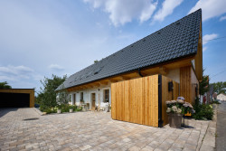 Zuzana Kaščáková zrekonstruovala starý rodinný dům v drobné obci Sány.