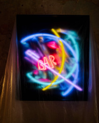 Restaurace Marie B, Olgoj Chorchoj: Interiér zdobí dvě díla berlínského umělce Anselma Reyleho