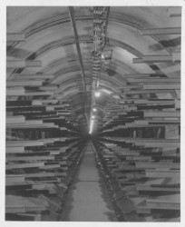 Dobové fotografie Ústřední telekomunikační budovy v Praze na Žižkově.