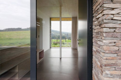 ov-a, Dům u Železného Brodu – foto