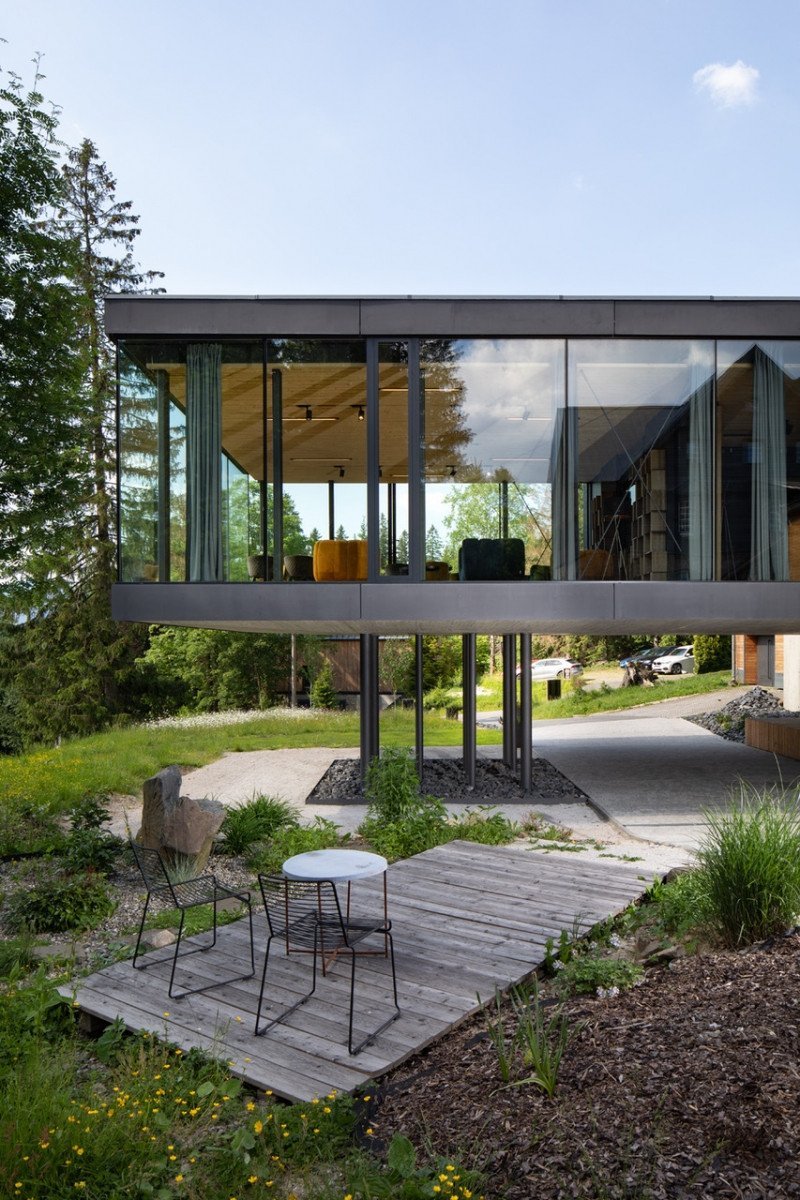 Přístavba hotelu U Holubů v Čeladné z dílny Kamil Mrva Architects