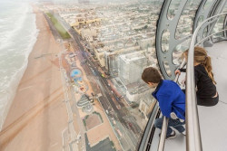 Pozorovací věž British Airwaves i360 od Marks Barfield Architects