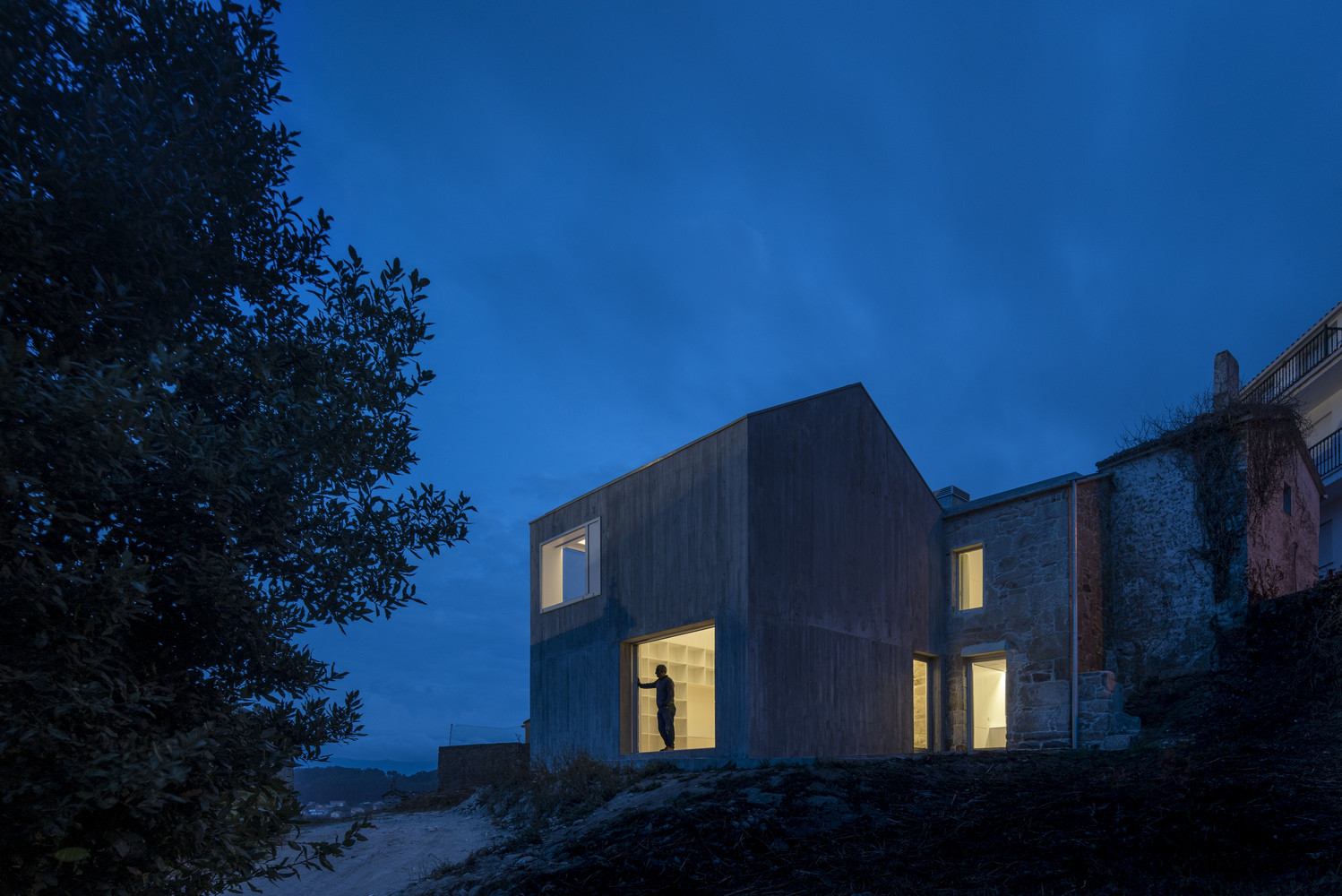 Rekonstrukce a dostavba rodinného domu v Muros, fuertes-penedo arquitectos © Héctor Santos-Díez