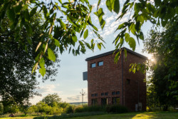 Ateliér Laplan proměnil bývalou trafostanici v moravském Vyškově na kanceláře a byt