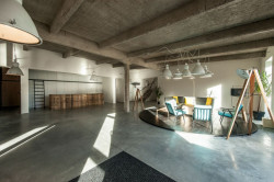 Mjölk architekti, Palmovka Jihlava / Rekonstrukce části průmyslového areálu Jihlavan, vstupní hala s recepcí – foto