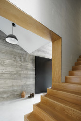 Casa NaMora v Portugalsku od Davida Bilo a Filipe Pina