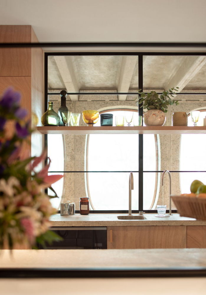 Rekonstrukce poválečné budovy na administrativní prostory od studia GOING EAST