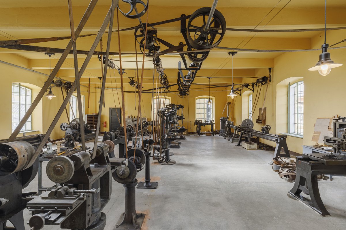 V muzeu je několik expozic koncipovaných podle druhů strojů z jeho sbírek. (Muzeum starých strojů a technologií v Žamberku, Ateliéru Walter)