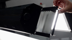 Skenování povrchu tvrzeného kamene TechniStone®, proces jehož výsledkem je hotový 3D model materiálu. (Pearl Lava, TechniStone®).