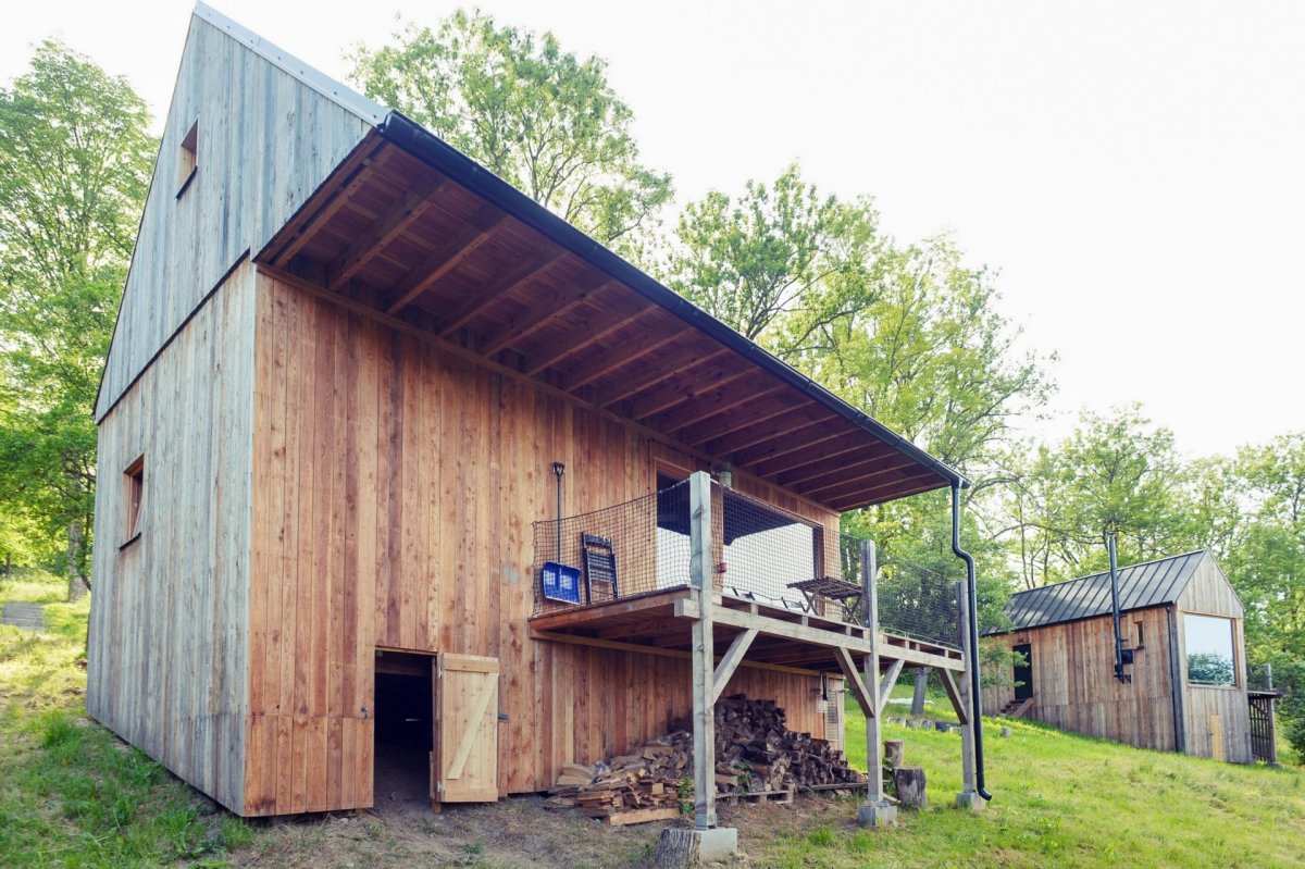 Tři domky v CHKO Šumava od Sokoban studio