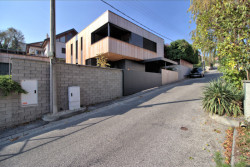 Ateliér MOLNÁR-PERÁČEK postavili v Bratislavě rodinný dům z CLT panelů