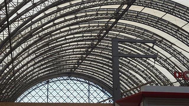 Hlavní nádraží v Drážďanech, sir Norman Foster