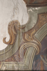 Místo zasažené zatékáním (Fresky v kostele Narození Panny Marie v Domažlicích restaurovali Jiří Suchan a David Hrabálek.)