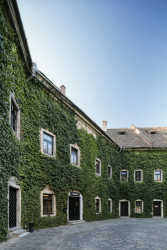 Vault 42, studio Raketoplán