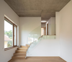 Brněnští architekti z ateliéru SENAA zrealizovali viladům v Praze