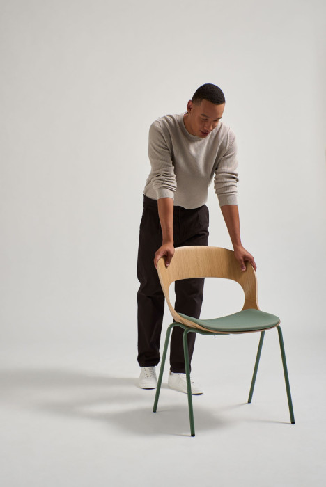 Ocelová kostra židle Lotus je k dostání v mnoha různých barvách. 