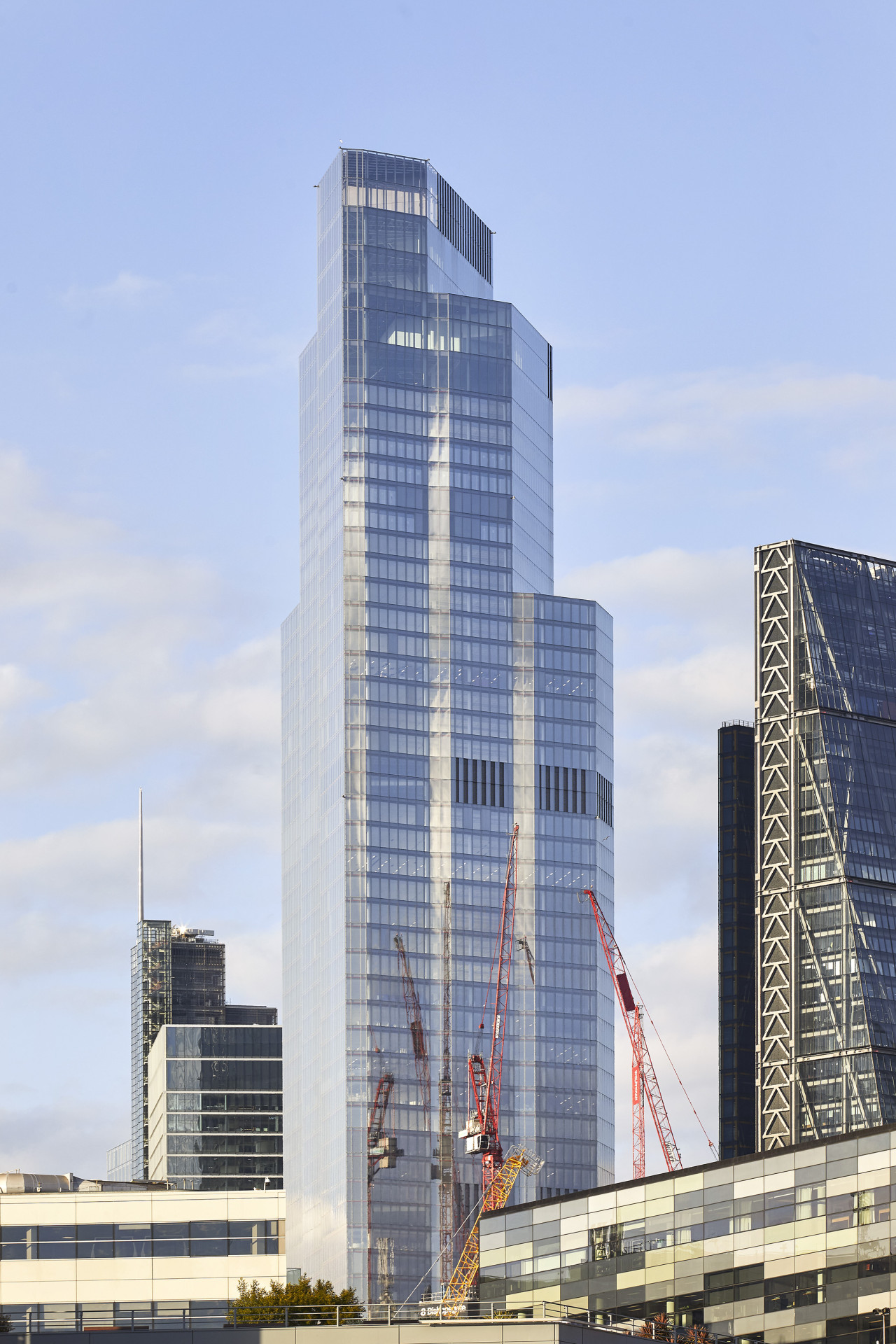 Studio PLP Architecture realizovalo nejvyšší budovu City of London. Obsahuje především kanceláře a společenské prostory, které využívají zaměstnanci zde sídlících firem