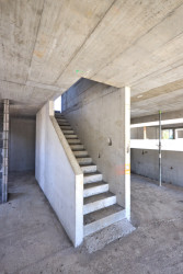 Fotografie z výstavby aktuálního projektu Divize 13 monolity HINTON - Sky City Villas v Záběhlicích