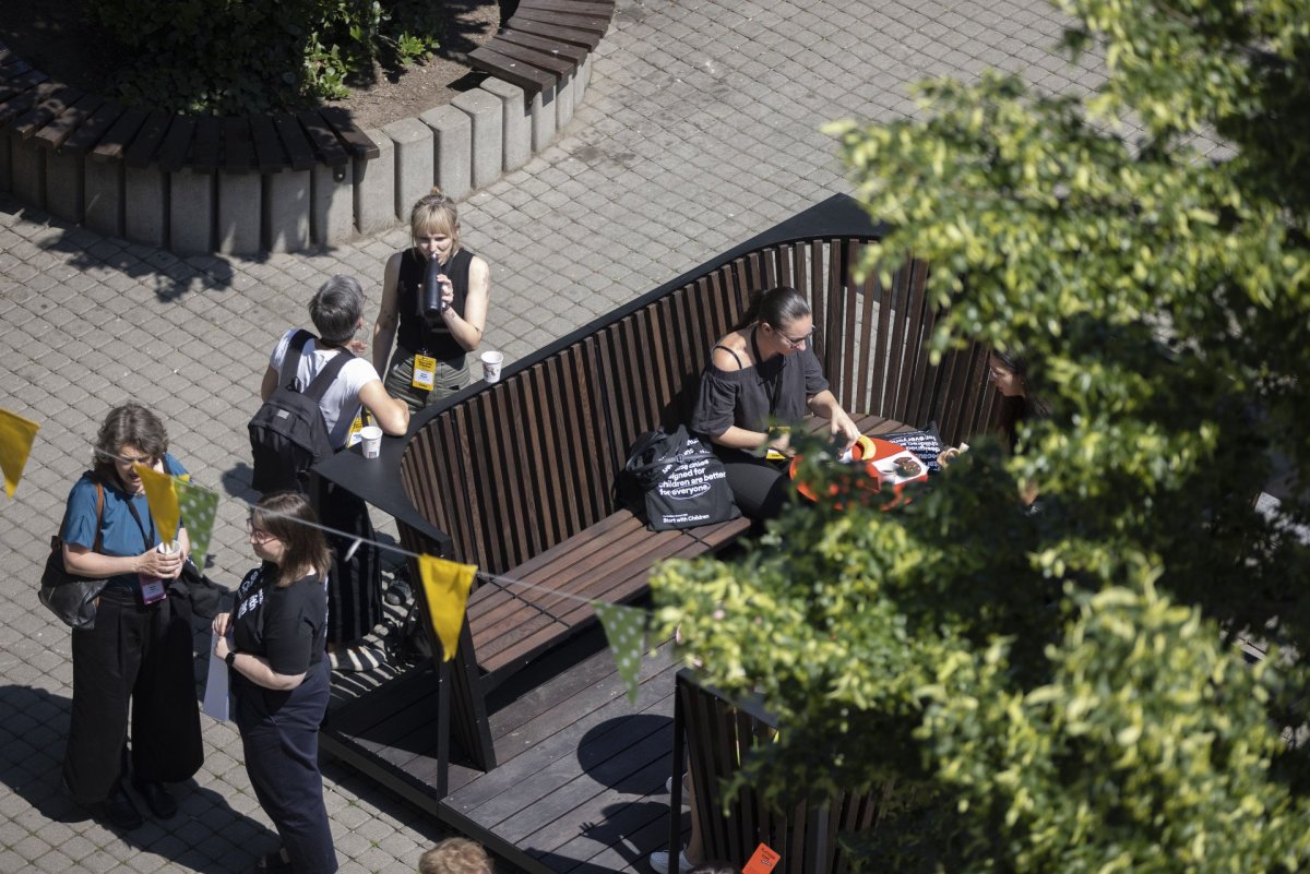 Platform před Starou tržnicí v Bratislavě