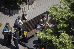 Platform před Starou tržnicí v Bratislavě