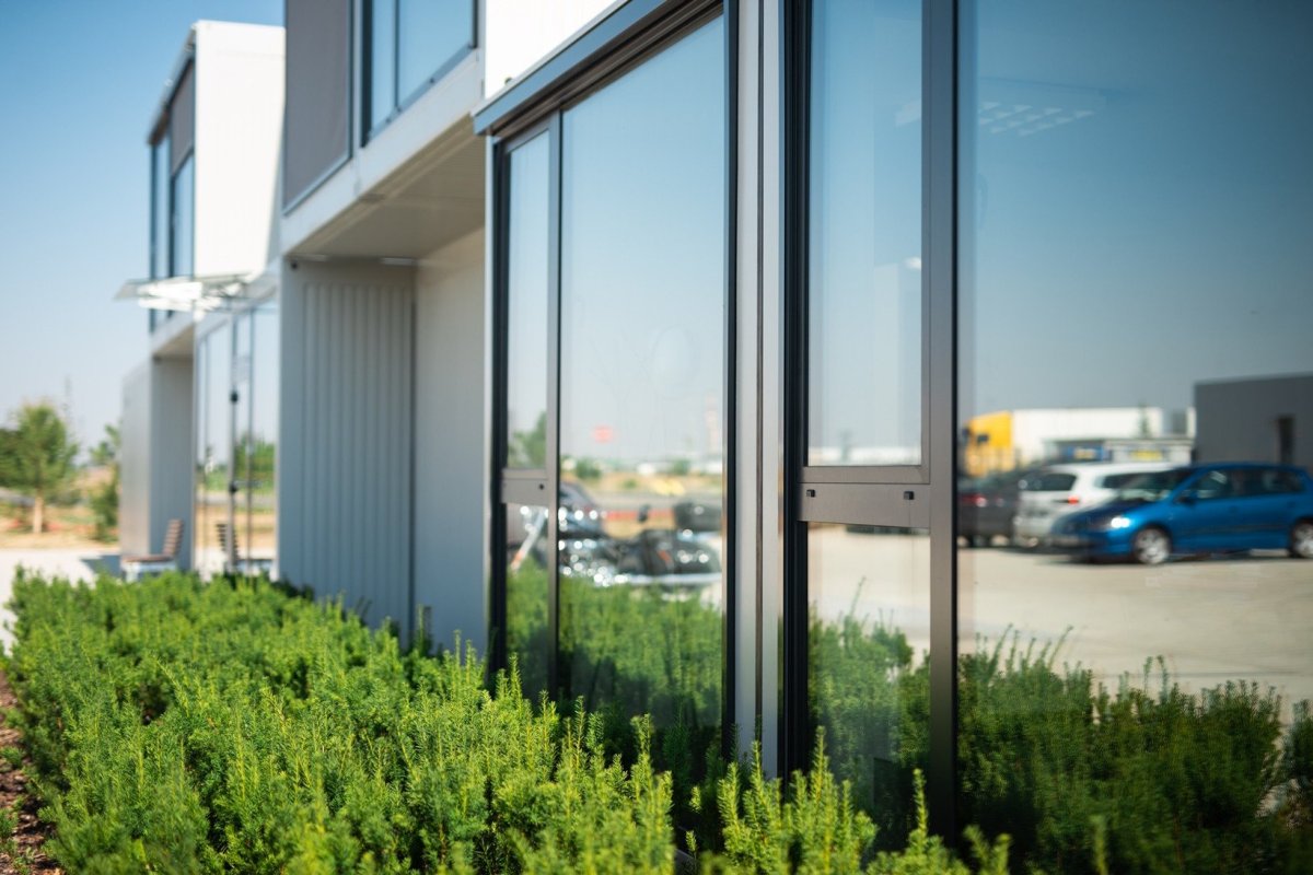 Modulární kancelářskou budovu se zázemím pro Central Trade Park v Úžicích stavěla KOMA MODULAR pouhých 5 dnů.