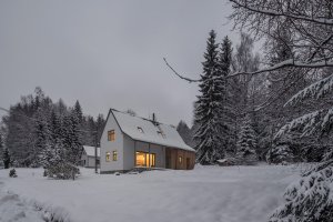 Chata v Jizerských horách od architektky Kateřiny Margoldové