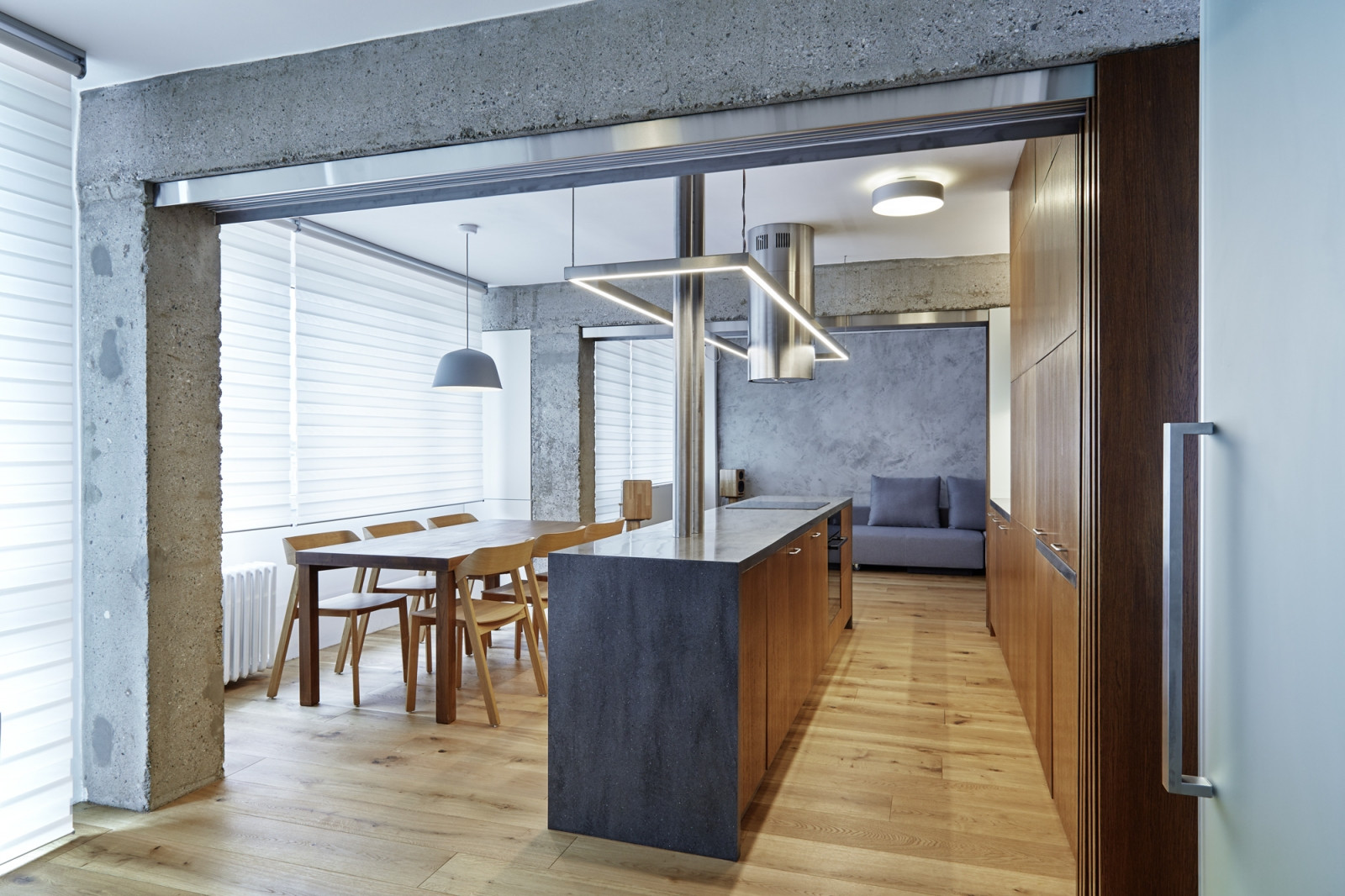 Rekonstrukce panelového bytu od studia Klára Makovcová Architects