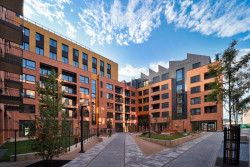 Dříve lihovar, dneska 240 bytů všech velikostí. A vyrostou další byty, kanceláře a restaurace.