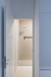 Tam, kde byla původně kuchyně, se dnes nachází koupelna.