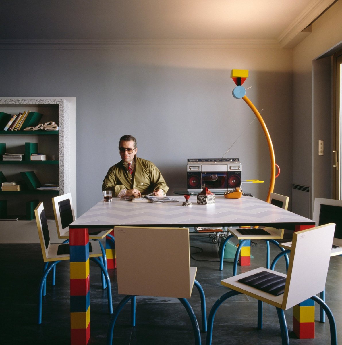 Postmoderní návrhy Memphisu fascinovaly vedle Davida Bowieho i Karla Lagerfelda, který si jimi vybavil svůj v Monacu. Foto: Jasques Schumacher