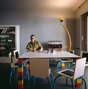 Postmoderní návrhy Memphisu fascinovaly vedle Davida Bowieho i Karla Lagerfelda, který si jimi vybavil svůj v Monacu. Foto: Jasques Schumacher