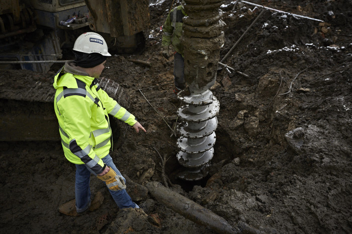 Bez základů by domy nestály. Ptali jsme se, co zakládání staveb obnáší