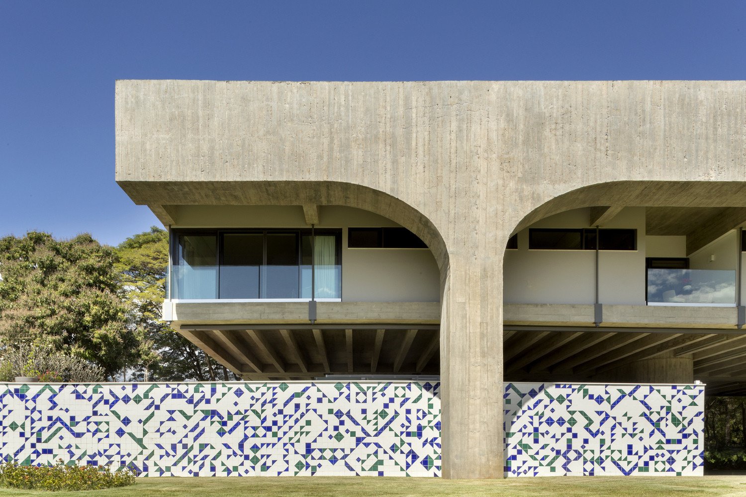Revitalizace brutalistního domu v Brasílii, Arquitécnika © Edgard Cesar