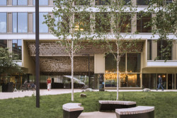 Architektonické studio JEMS Architekci realizovalo v areálu Varšavských pivovarů bytový dům, který nabízí byty od garsoniér až po dvoupatrové penthousy