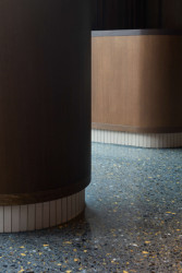 Detail podlahy (Restaurace Hansik v Praze; Neuhäusl Hunal)