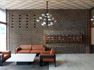 Antoni de Moragas, Lighting and post boxes, Vía Augusta Apartment Building, Barcelona, 1964-1970. Foto: Adam Štěch