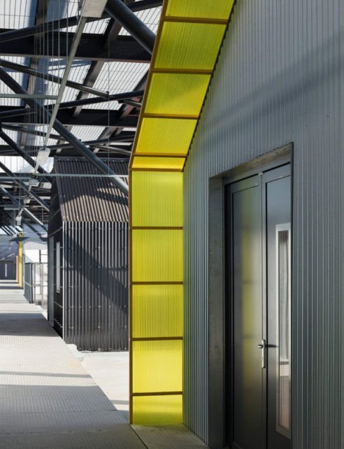 The Gantry, přestavba olympijského vysílacího centra na ateliéry a kanceláře od studia Hawkins\Brown