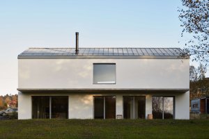 Dům u skalního města od ateliéru 2xpa. (Novostavba rodinného domu, Tisá; 2xpa)