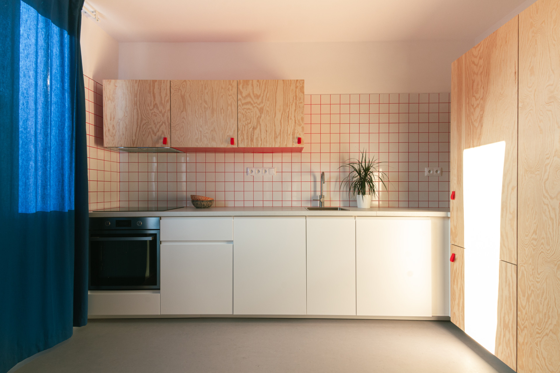 Na všem se šetřilo, ale není to poznat. Byt 1+1 v paneláku v Roudnici nad Labem. (Rekonstrukce 1+1 v paneláku; Tereza Machačová)