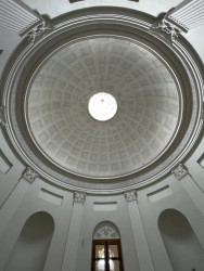 Zámek Kačina, Jiří Fischer, 1806–1824: Dvoukřídlý zámek v sobě skrývá Chotkovskou knihovnu, salony, historickou lékárnu a dobové divadlo