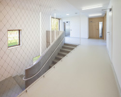 Pohled do chodby (Mateřská škola ve Fulneku od XTOPIX)