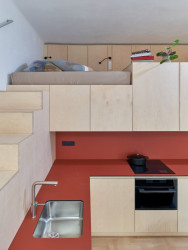 Místnost je vysoká přes 3 a půl metru,  (Byt na Starém Městě; Facha architekti)