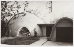 Vlastní dům ve Wroclawi dokončil Witold Lipiński v roce 1967.